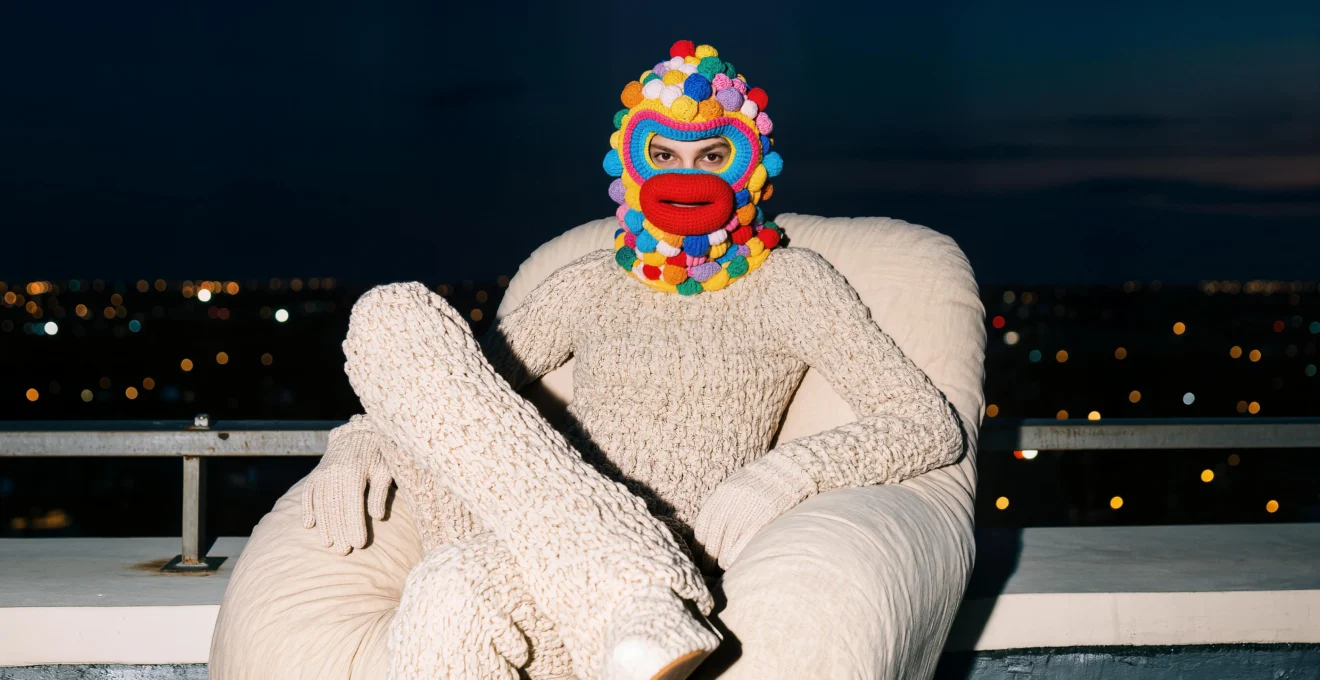 Expert immobilier inspectant une maison toulousaine en brique rose quartier Côte Pavée