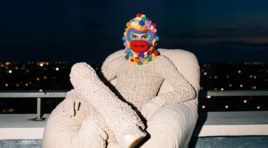 Expert immobilier inspectant une maison toulousaine en brique rose quartier Côte Pavée